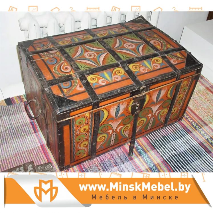 Мебель, вышедшая из обихода. Сундук